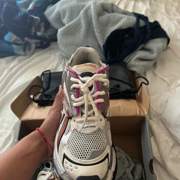 Men’s Size 8 Balenciaga Runner - Picture 4 of 4